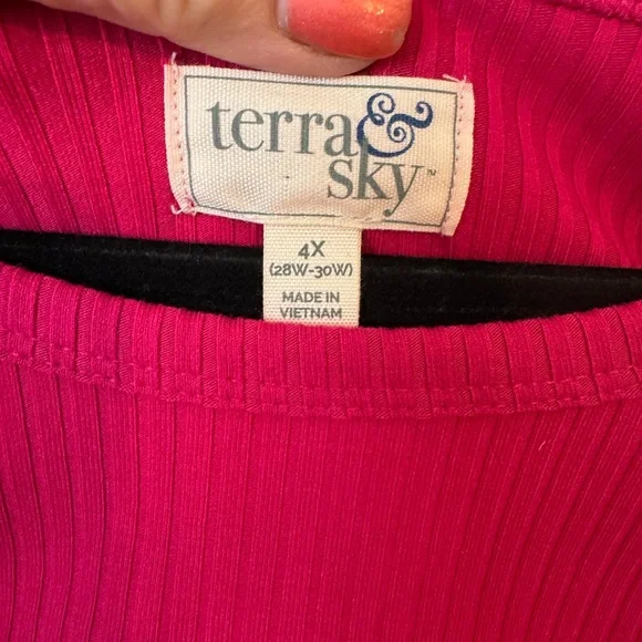 PRETTY PINK TOP w/NECKLINE CUTOUT DETAIL PLUS: 4X #W - Picture 8 of 8